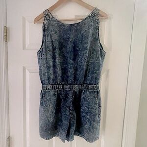 Womens Mebon denim romper with elastic waist large but fits like medium❤️
